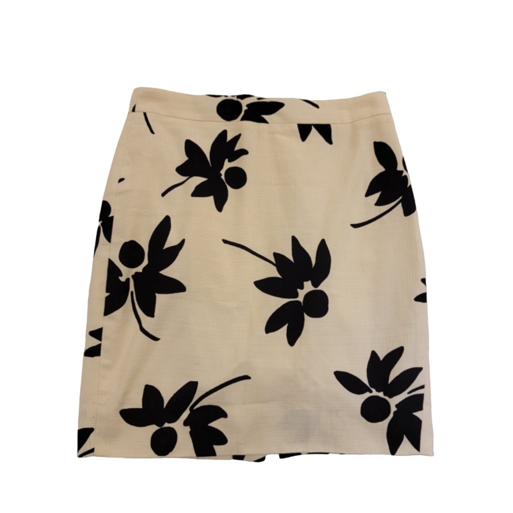 J Crew Pencil Skirt Size 00P Petite White Black Floral Print Textured Cotton